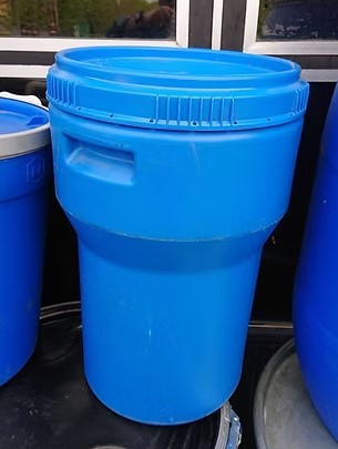 4. Plasttunna Blå